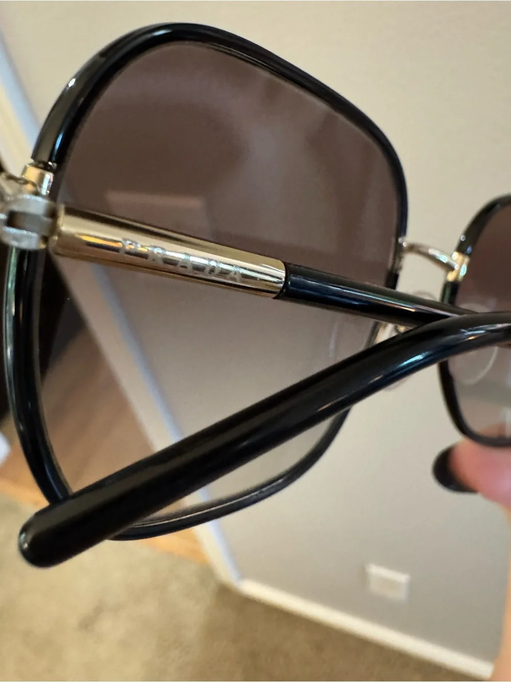 Women’s Oversized Black Gradient Sunglasses